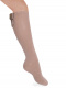 Calcetines altos con costura trasera y lazo con pompón Camel